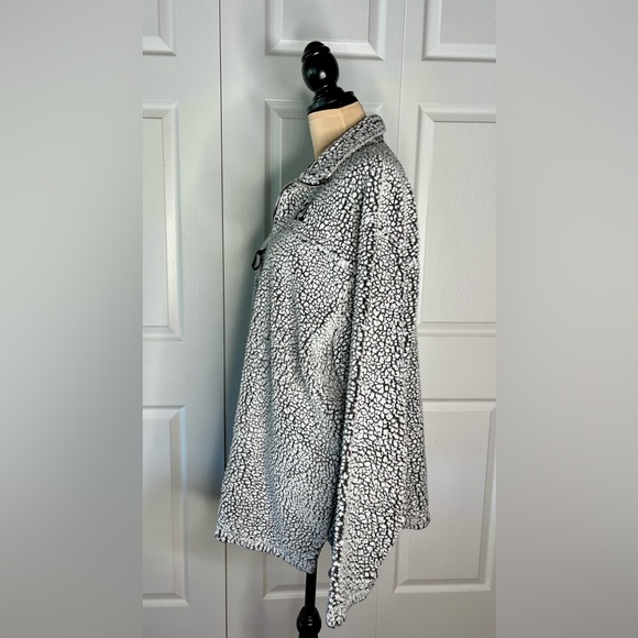 Light Grey Sherpa 2021 Pullover, Size 2XL - Picture 3 of 14